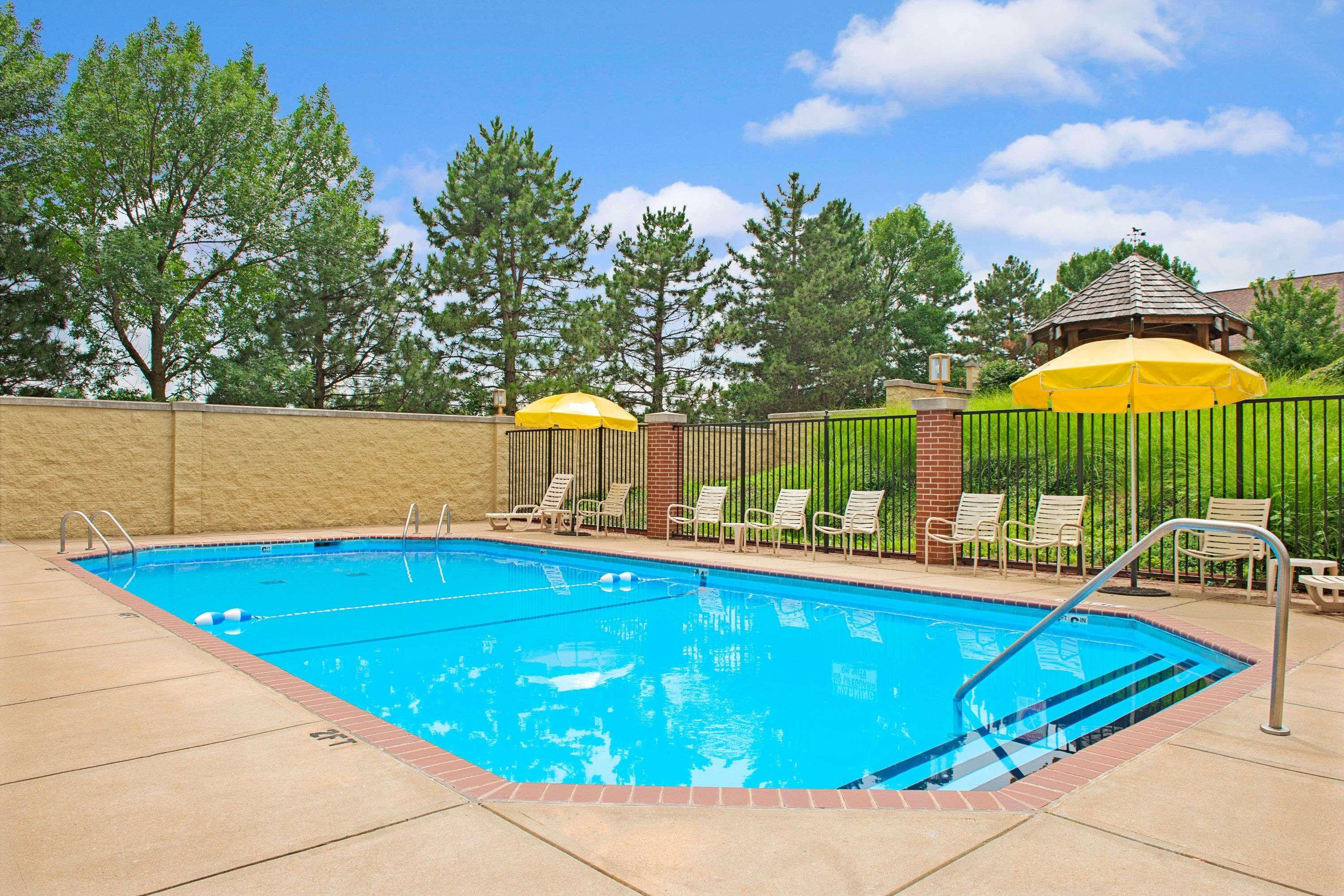 Days Inn By Wyndham St. Louis/Westport Mo Maryland Heights Eksteriør bilde