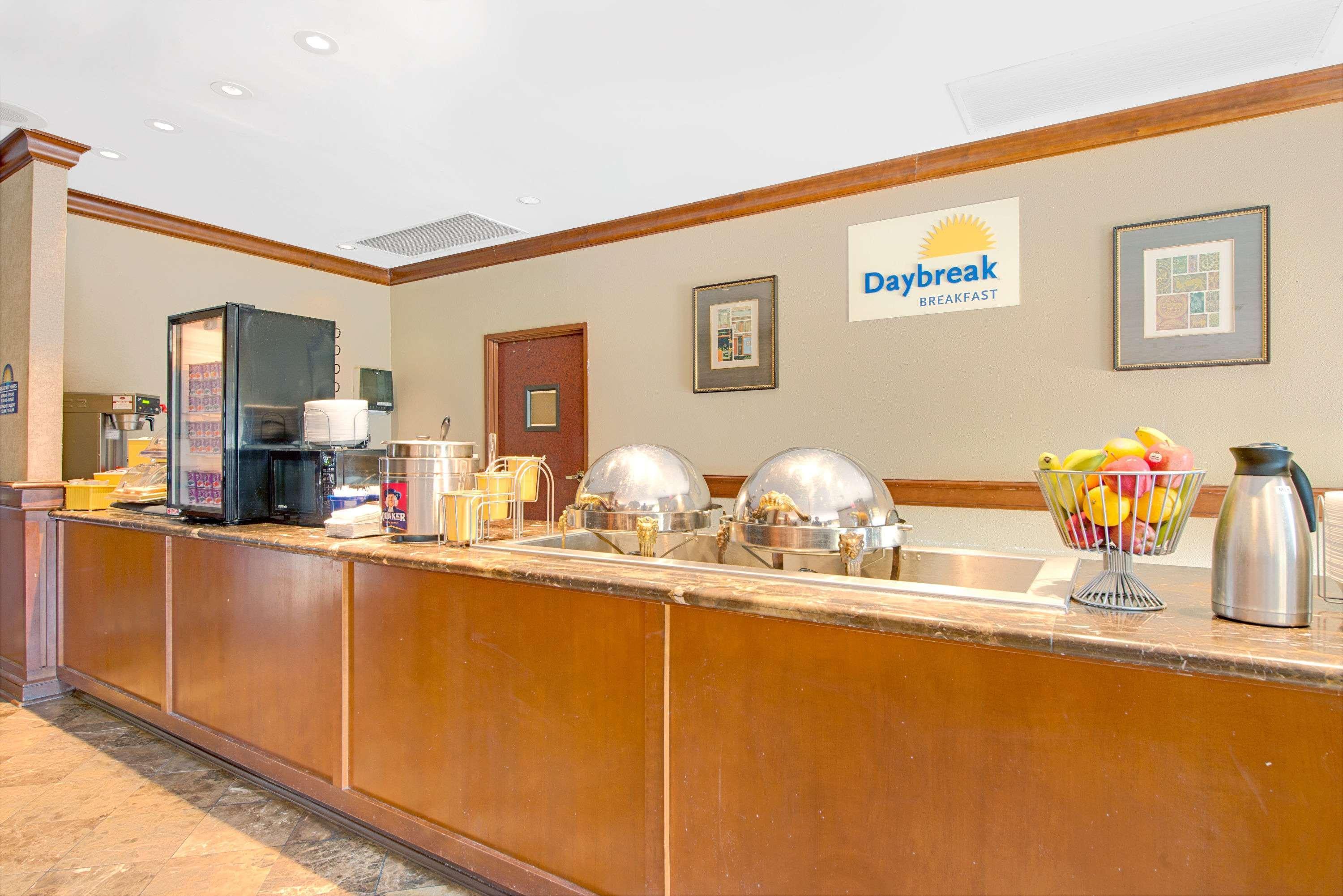 Days Inn By Wyndham St. Louis/Westport Mo Maryland Heights Eksteriør bilde